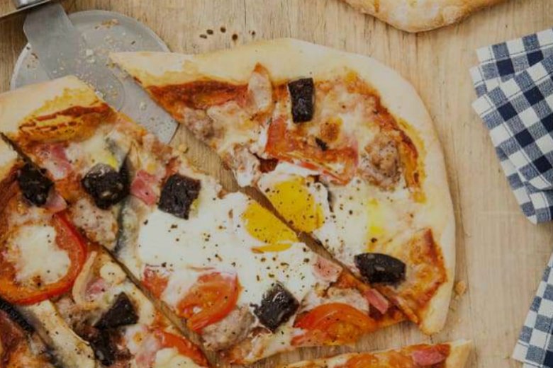 Biker breakfast pizza