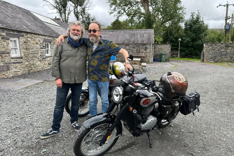 Uncles Si & Dave, are busy filming their new TV series this week