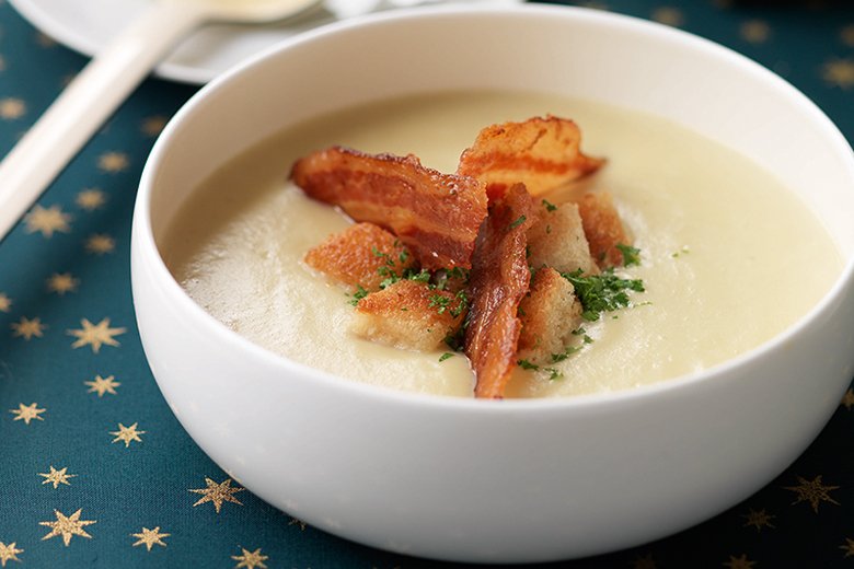 Jerusalem artichoke soup with bacon croutons