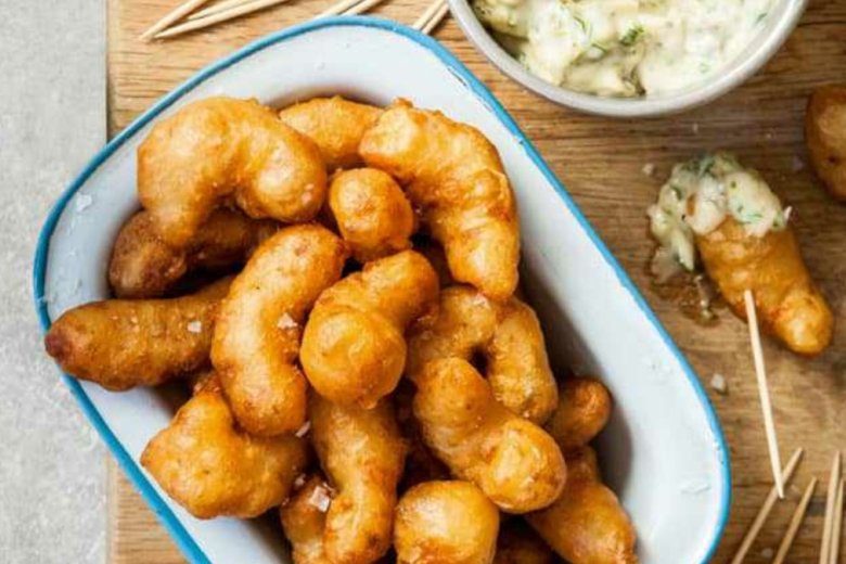 Beer-battered scampi with tartare sauce