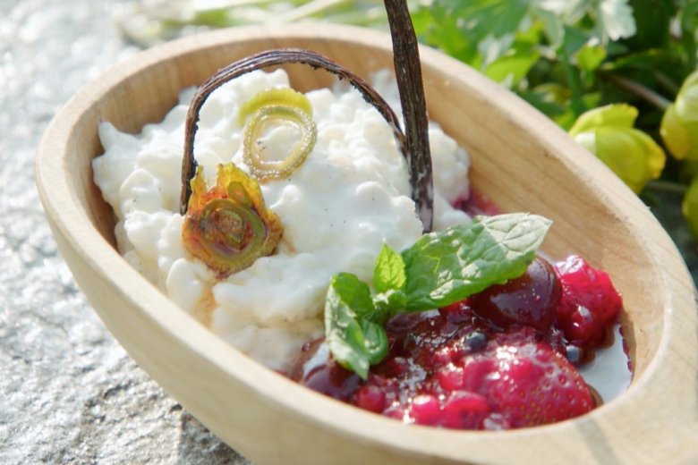 Almond rice pudding and cherry compote