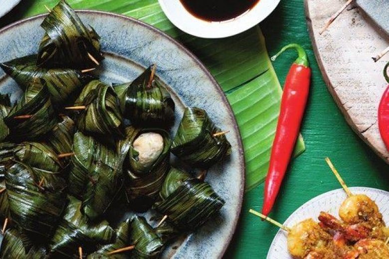 Spiced chicken and pandan leaves (Gai haw bai toey)