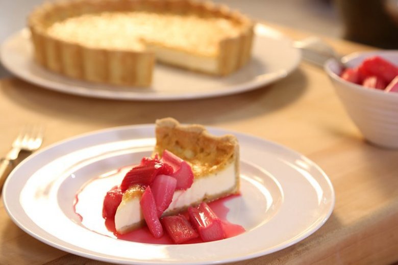 Rhubarb and custard tart