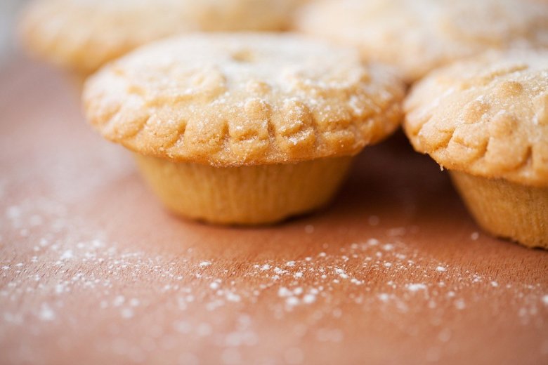 Sweet mince pies dusted with icing sugar. Image by <a href="https://pixabay.com/users/publicdomainpictures-14/?utm_source=link-attribution&utm_medium=referral&utm_campaign=image&utm_content=72855">PublicDomainPictures</a> from <a href="https://pixabay.com//?utm_source=link-attribution&utm_medium=referral&utm_campaign=image&utm_content=72855">Pixabay</a>