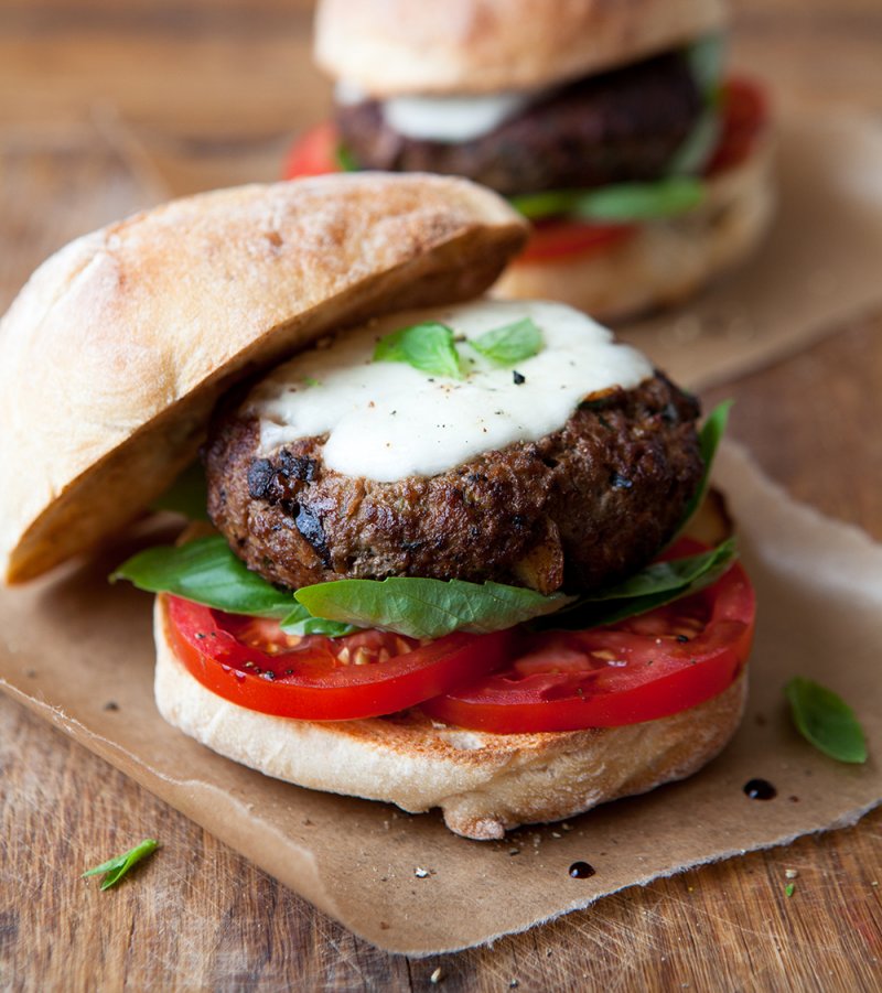 Mediterranean beef burgers