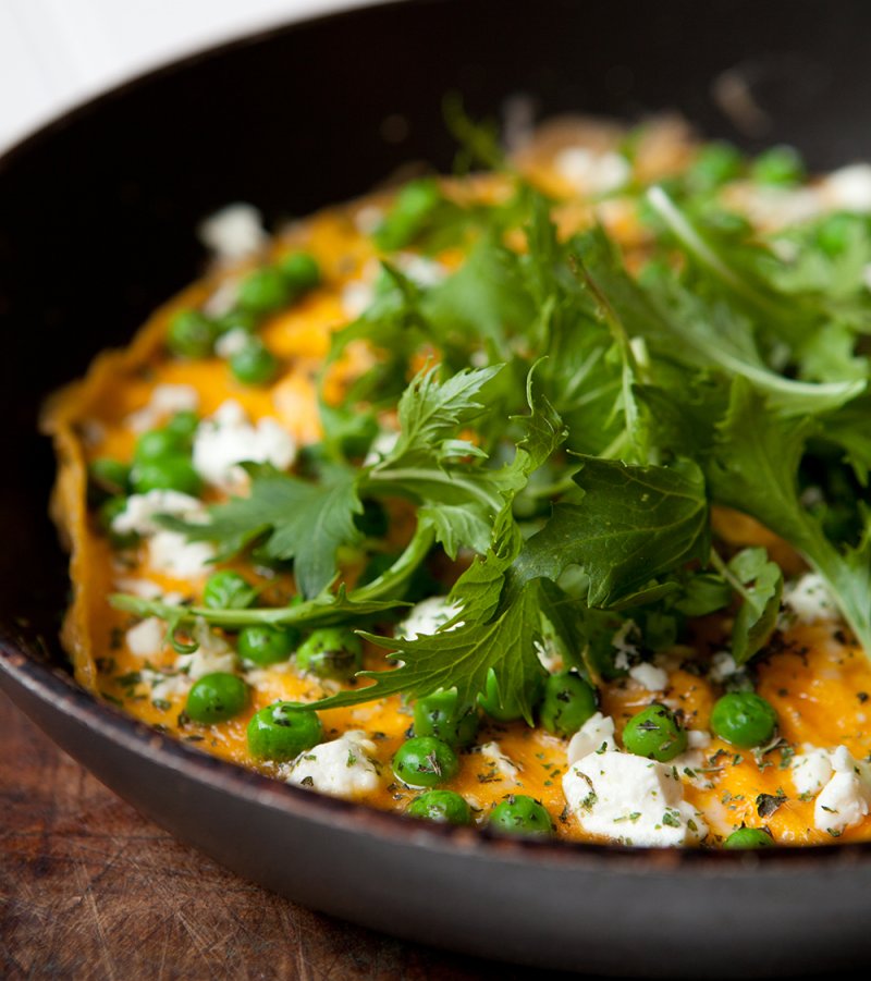 Minted pea and feta omelette