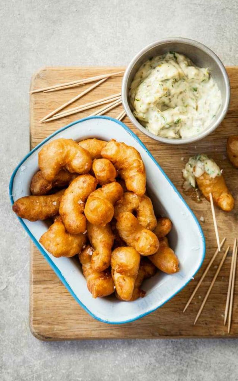 Beer-battered scampi with tartare sauce