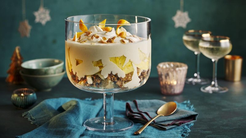 Christmas pudding trifle