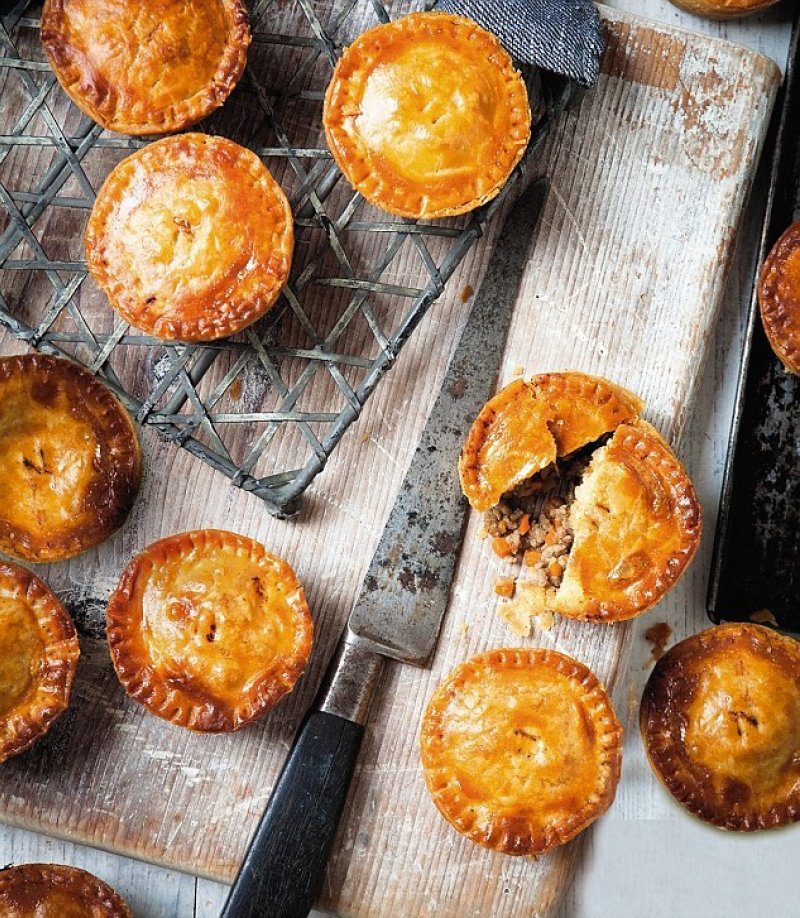 Savoury mince pies